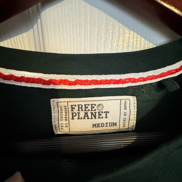 Free Planet Green Santa Graphic Tee w/rolled sleeves - Picture 4 of 6